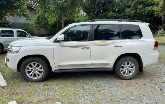 Sell Pearl White 2016 Toyota Land Cruiser in Quezon City-1