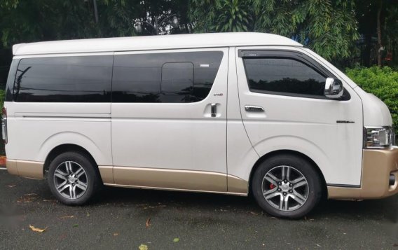 Selling Pearl White Toyota Hiace Super Grandia 2019 in Manila-1