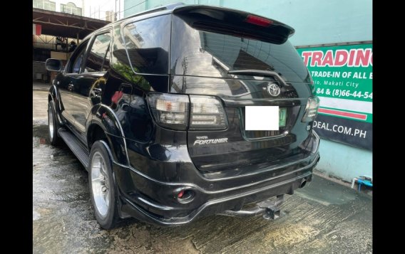 Selling Black Toyota Fortuner 2009 in Makati-2