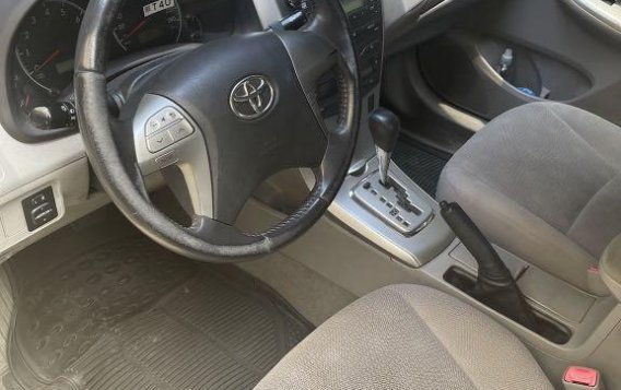 Selling Black Toyota Corolla Altis 2011 in Kalayaan-4