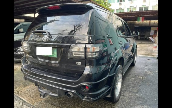 Selling Black Toyota Fortuner 2009 in Makati-3