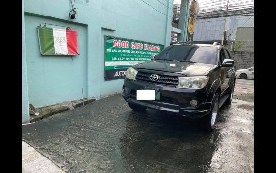 Selling Black Toyota Fortuner 2009 in Makati