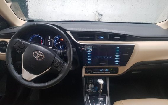 Selling Brightsilver Toyota Corolla Altis 2017 in Pasig