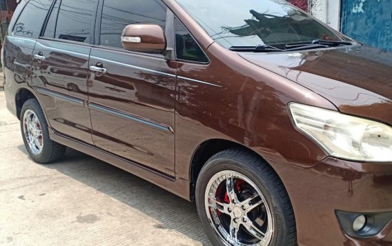 Brown Toyota Innova 2013 for sale in Quezon City-1