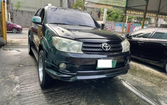 Black Toyota Fortuner 2009 for sale in Makati-4