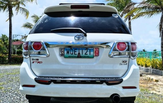 Selling White Toyota Fortuner 2012 in Subic-3