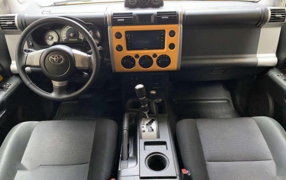 Yellow Toyota Fj Cruiser 2016 for sale in Automatic-3