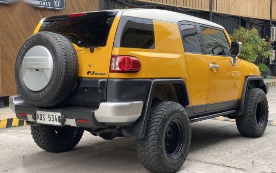 Yellow Toyota Fj Cruiser 2016 for sale in Automatic-2