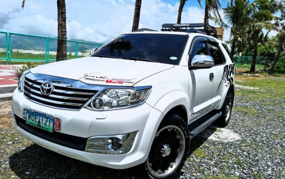 Selling White Toyota Fortuner 2012 in Subic-6