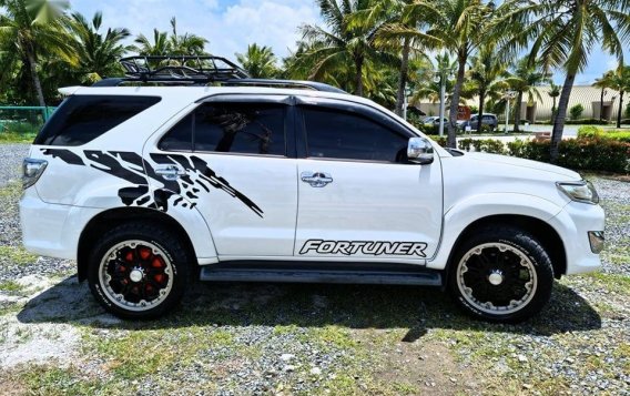 Selling White Toyota Fortuner 2012 in Subic