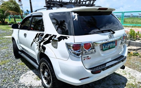 Selling White Toyota Fortuner 2012 in Subic-4