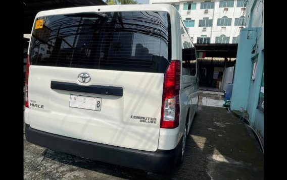 Selling White Toyota Hiace 2020 Van at 14000-7