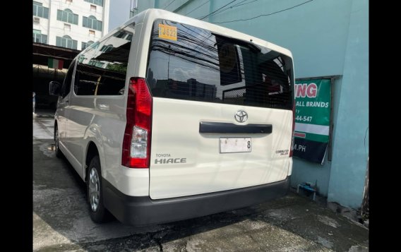 Selling White Toyota Hiace 2020 Van at 14000-5