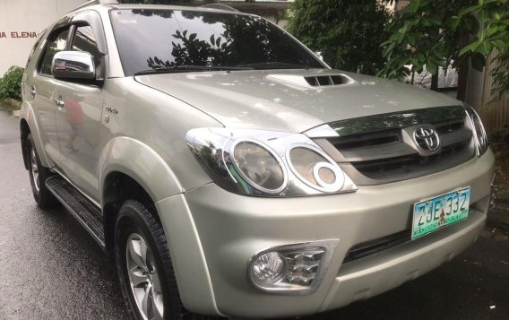 Brightsilver Toyota Fortuner 2007 for sale in Quezon-1