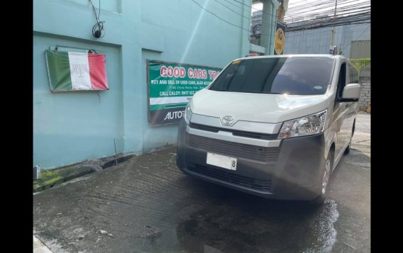 Selling White Toyota Hiace 2020 Van at 14000