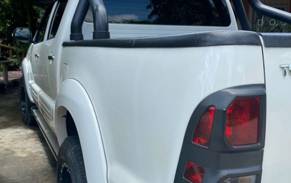 2015 White Toyota Hilux for sale in Victoria-2