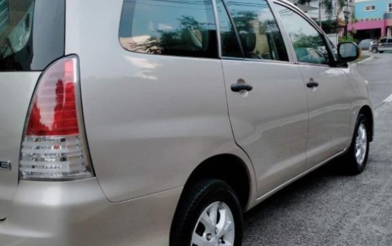 Selling Silver Toyota Innova 2011 in Quezon-8