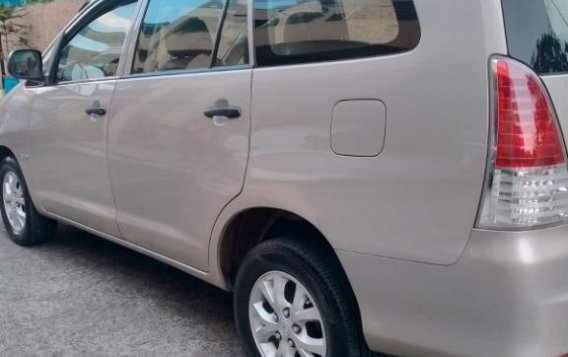 Selling Silver Toyota Innova 2011 in Quezon-7