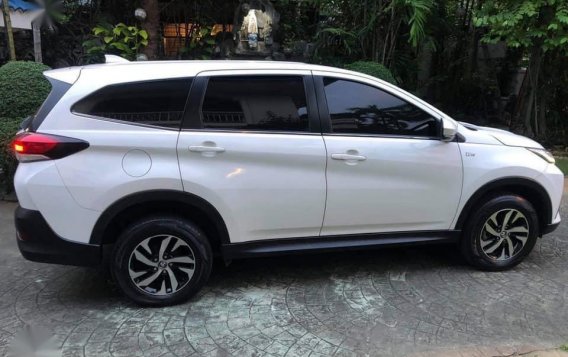 White Toyota Rush 2018 for sale in Automatic-4