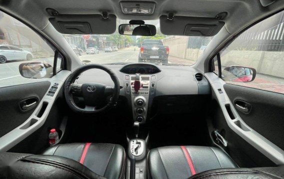 Red Toyota Yaris 2013 for sale in Automatic-4