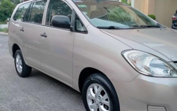 Selling Silver Toyota Innova 2011 in Quezon-4