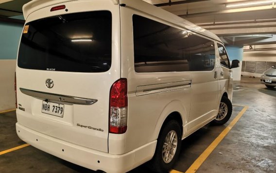 Selling Pearl White Toyota Hiace Super Grandia 2018 in Pateros-4