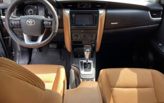 Grey Toyota Fortuner 2017 for sale in Automatic-6