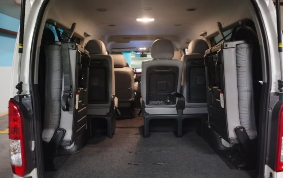 Selling Pearl White Toyota Hiace Super Grandia 2018 in Pateros-8