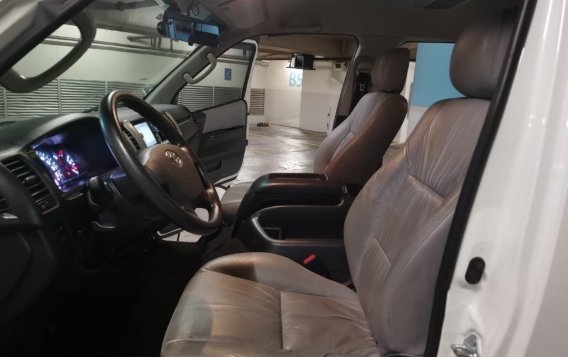 Selling Pearl White Toyota Hiace Super Grandia 2018 in Pateros-7