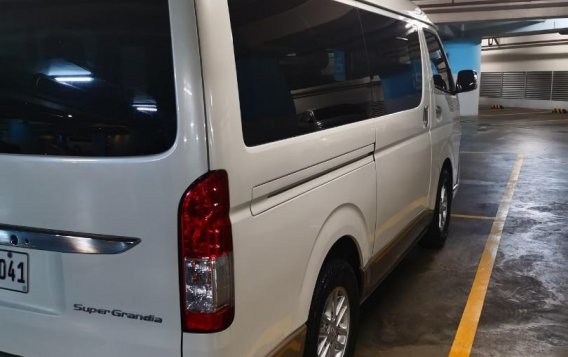 Pearl White Toyota Hiace Super Grandia 2016 for sale in Pateros-4