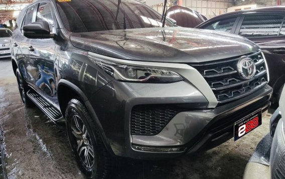 Selling Silver Toyota Fortuner 2021 in Quezon