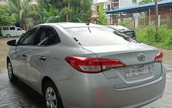 Selling Brightsilver Toyota Vios 2020 in Quezon-5