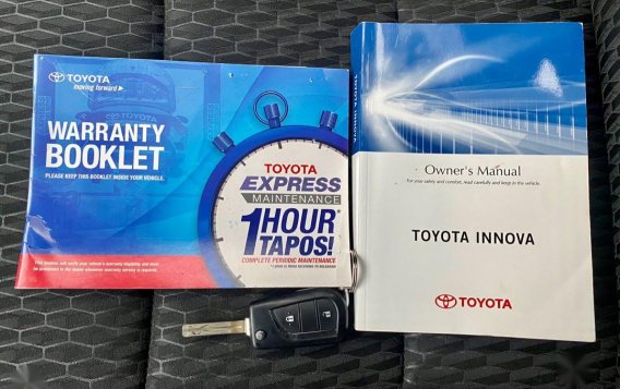 Selling Silver Toyota Innova 2016 in Makati-2