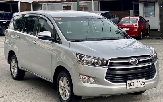 Selling Silver Toyota Innova 2016 in Makati