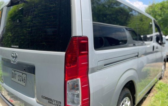 Selling White Toyota Hiace 2021 in Quezon City-1