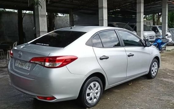 Selling Brightsilver Toyota Vios 2020 in Quezon-3