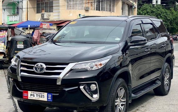 Selling Black Toyota Fortuner 2020 in Makati-1
