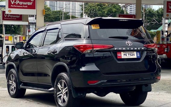 Selling Black Toyota Fortuner 2020 in Makati-2
