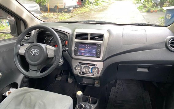 Selling Black Toyota Wigo 2015 in Quezon-5