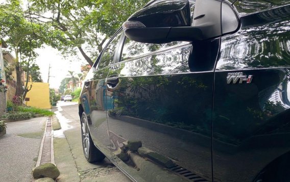 Selling Black Toyota Altis 2016 in Quezon City-5