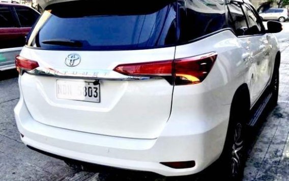 Selling White Toyota Fortuner 2019 in Marikina-3