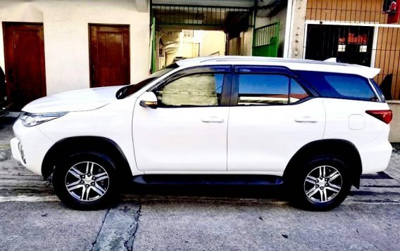 Selling White Toyota Fortuner 2019 in Marikina-1