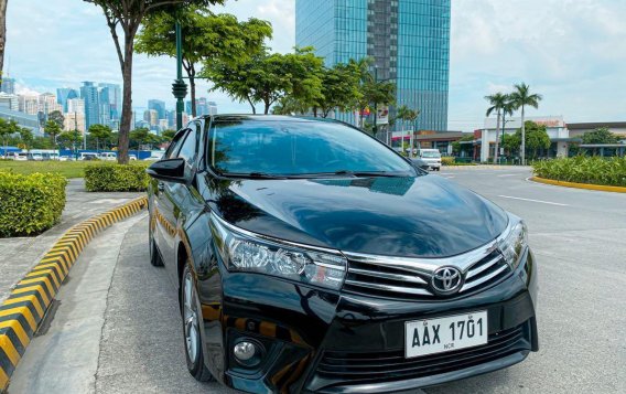 Selling Black Toyota Corolla Altis 2014 in Pasig