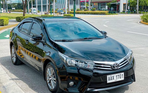 Selling Black Toyota Corolla Altis 2014 in Pasig-3