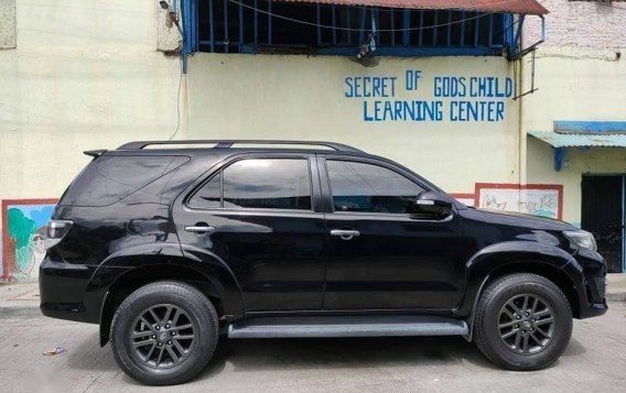 Selling Black Toyota Fortuner 2015 in Manila-2