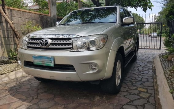 Selling Silver Toyota Fortuner 2011 in Quezon