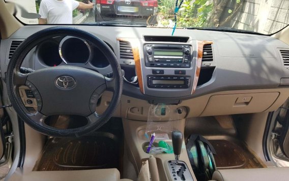 Selling Silver Toyota Fortuner 2011 in Quezon-3