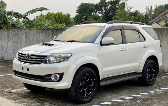 Pearl White Toyota Fortuner 2015 for sale in Balanga-2