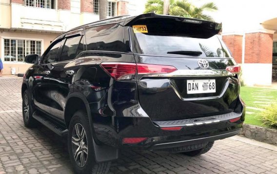Selling Black Toyota Fortuner 2019 in Manila-3