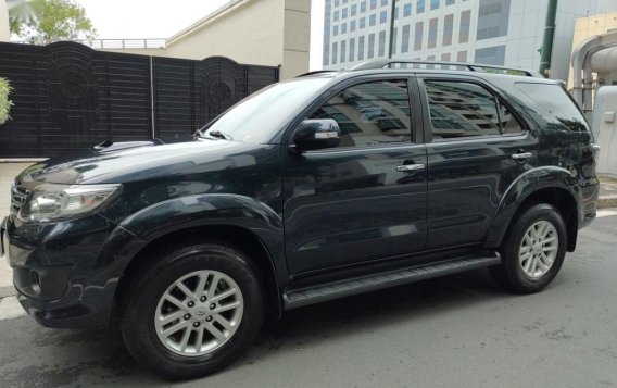 Selling Blue Toyota Fortuner 2013 in Makati-5